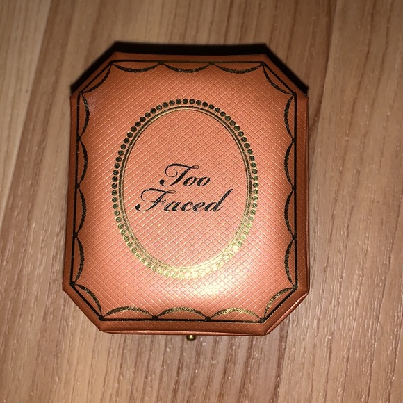 Too Faced Diamond Bronzer Chocolate Diamond - Picture 2 of 2